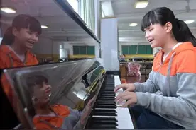 听！这首全盲女孩凭记忆演奏的钢琴曲图片