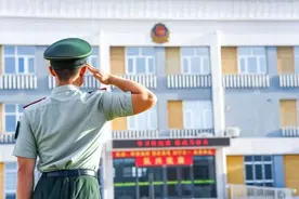 退伍季 | 坦然面对走与留，立起老兵好样子图片