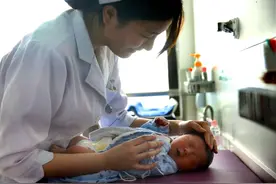 如何给3岁以下的宝宝喂药？看完这篇你就明白了图片