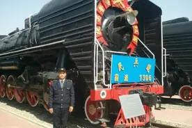 我和爸爸有个约定：你开高铁，我开飞机图片