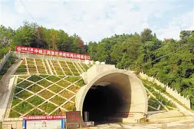 全长9881米！赣深高铁“咽喉”松岗山隧道贯通图片