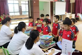 合肥幼教集团高新区第三幼儿园开展“雏鸟伴飞”关爱计划图书捐赠活动图片