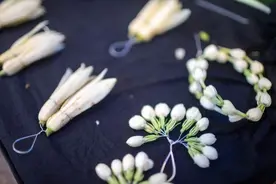 这些卖花阿婆，很可能是沪上最后一代卖花人！白兰花与上海的故事，如何延续？图片