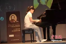 听！这首全盲女孩凭记忆演奏的钢琴曲图片