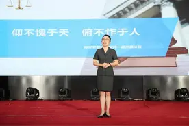 宁波一对龙凤胎宝宝在法院门口分离 女法官潸然泪下图片
