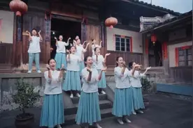 厦门六中合唱团应邀演唱第七次全国人口普查推广曲《我在这里长大》图片