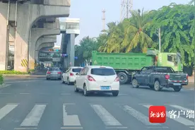 海口南海大道四季华庭路口渣土车经常闯红灯 该管一管了图片