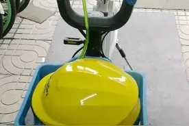 明天起，市区共享电动车加装安全头盔！图片