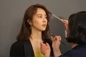 了解之后才发现，同在韩国演艺圈的他们是亲戚关系图片
