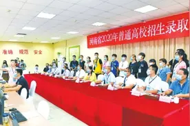 河南考生家长组团走进高招录取现场，零距离体验高招录取流程图片