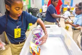 饭后打包用“狗粮袋”，美国如何节约粮食：开食物银行、收集未拆封免费餐图片