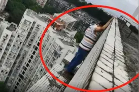 男子梦见自己在天台，醒来发现真在楼顶，正要从32楼跳下图片