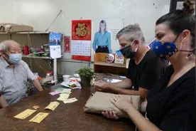 美媒：纽约61年历史华人洗衣店关店 牛皮纸包衣物独一无二图片