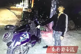事发海口！两少年半夜蒙面砍人抢手机图片