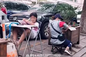 杭州树荫下这一幕打动许多人！网友：你们努力的样子好可爱图片