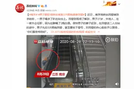男子醉卧地铁站被救 5次拥抱感谢民警图片