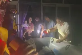 潍坊诸城暴雨 一家五口被困图片