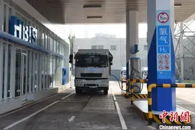 中国钢铁行业首个固定式加氢示范站投入运行图片