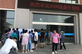 荆州机械电子工业学校1300多名新生入学报到图片