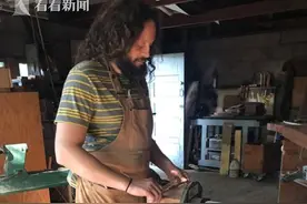 他失去了全部视力 却靠不懈努力成为专业木匠图片