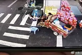 金华4岁男童驾驶电动三轮车撞伤行人图片