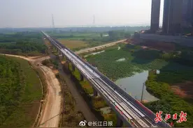 武汉地铁16号线开始铺轨，连接汉南与中心城区，时速将达120公里/小时图片