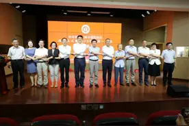 时隔18年，华师大二附中重回“诞生地”普陀图片