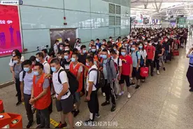上海警方破获特大LV品牌包袋制假团伙 案值逾亿元图片