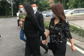 妈妈被撞身亡谭松韵索赔501万，庭审时哽咽表示未收到道歉；公诉人当庭斥肇事者：毫无悔意图片