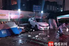 连喝18瓶啤酒，奇葩女“胆儿肥”，偷偷驾驶网约车倒遛入坑图片