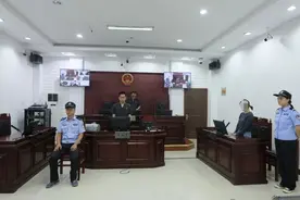 庭审突发！被告要求看原告手机微信，反手就删除二人聊天记录图片