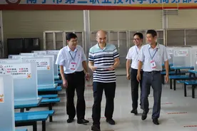 南宁市教育局负责人到三职校检查指导开学工作图片