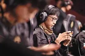 暖阳 KPL第一野王想赚钱回报父母图片