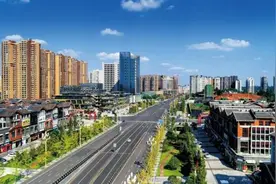 乐山｜受暴雨影响，乐山这些学校推迟开学，部分公交线路临时调整……图片