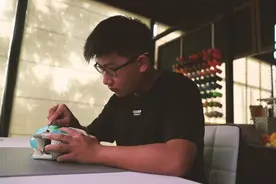 职场新角色 | 总觉得少双球鞋？他为你打造“独一无二”的限量款图片