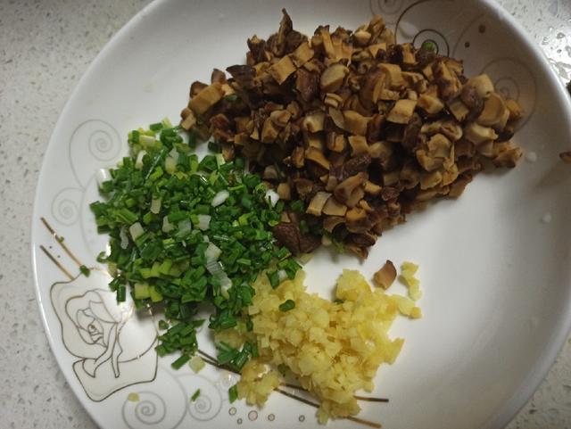 广东鲮鱼丸子的正宗做法 2026年汆鱼丸子的做法视频 广东鲮鱼丸子的正宗做法 2026年汆鱼丸子的做法视频