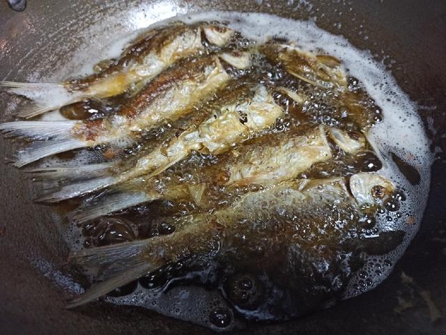 广东鲮鱼丸子的正宗做法 2026年汆鱼丸子的做法视频