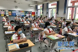 垃圾分类“拍了拍我”！童真校园互动游戏开启新学年图片