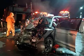现场惨烈！韩国私家车超速撞上美军装甲车，2对夫妇身亡图片