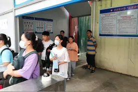 梅城镇中学洢泉校区：开学工作井然有序图片