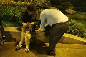 河南男子流浪广州，逾百人次志愿者爱心接力助其回家图片