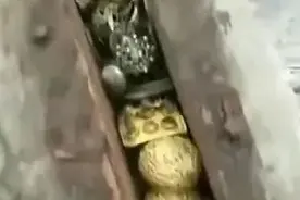 视频疯传！广西玉林一旧村改造时发现大量金银财宝？当地回应…图片