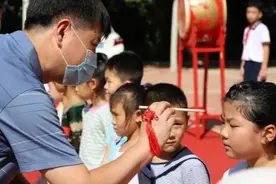 47秒丨朱砂开智、击鼓明志，德州弘德小学这样迎接萌娃新生图片