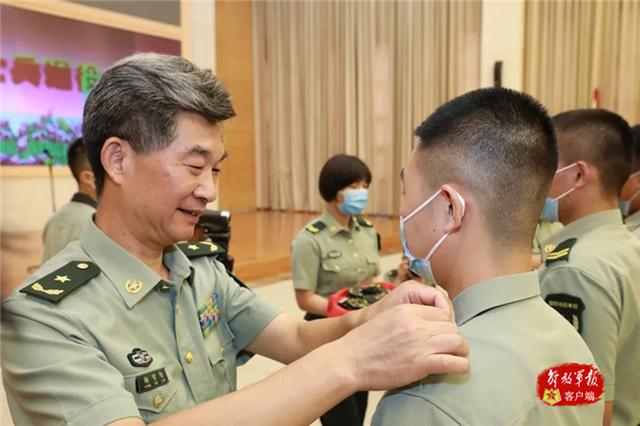 三句赠言送老兵：好战友，再见