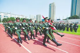 敬礼 国旗图片