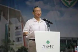 钟南山院士到母校讲“开学第一课”：确立目标，才会有方向图片