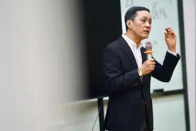 冯远征：把自己逼到墙角 才能塑造不同的角色图片