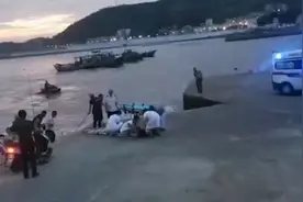 温州新人海边拍婚纱照有人落海，已有人员被找到视频封面