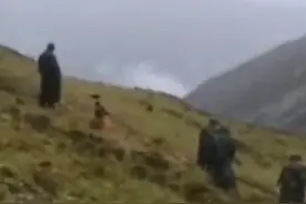 30秒｜高原牧场内3人非法持枪 民警25小时跋涉到达收缴1步枪19发子弹图片