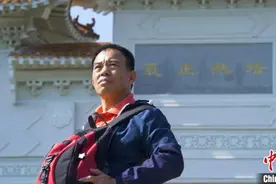 “灵魂摆渡人”摆渡两岸割舍不断的牵挂 送老兵“叶落归根”图片